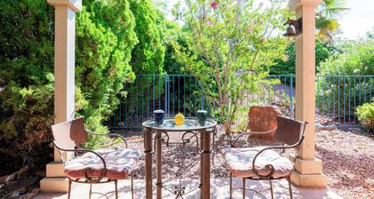 Desert Poppy-Townhome w/ Private Patio + Community Pool & Hot Tub