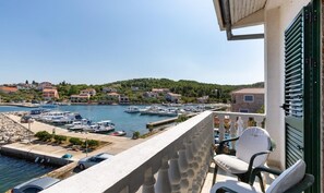 2 bedrooms - Apartments Nena - 10 m From sea (Preko)