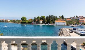 2 bedrooms - Apartments Nena - 10 m From sea (Preko)