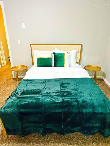 Cozy Getaway Near Downtown 2.0