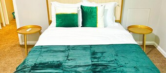 Cozy Getaway Near Downtown 2.0