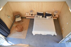 1 bedroom, bed sheets