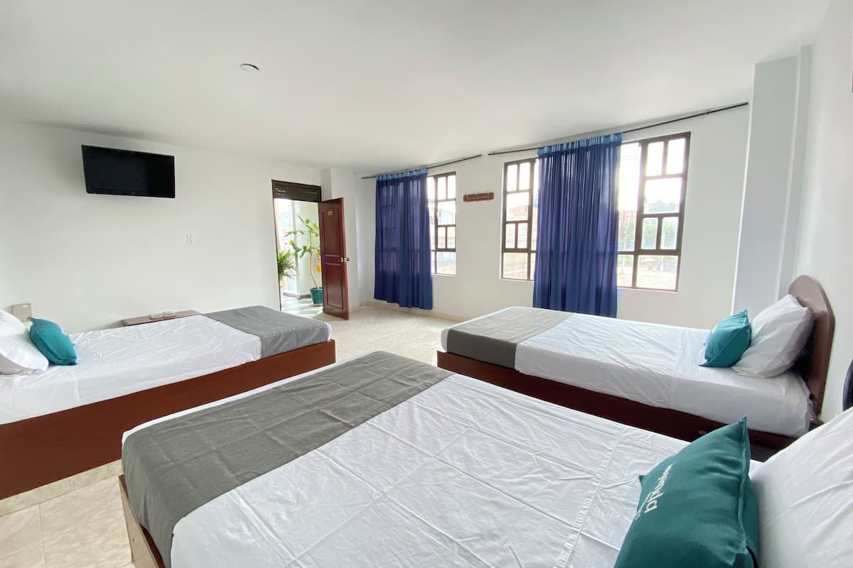 family room | desk, free wifi