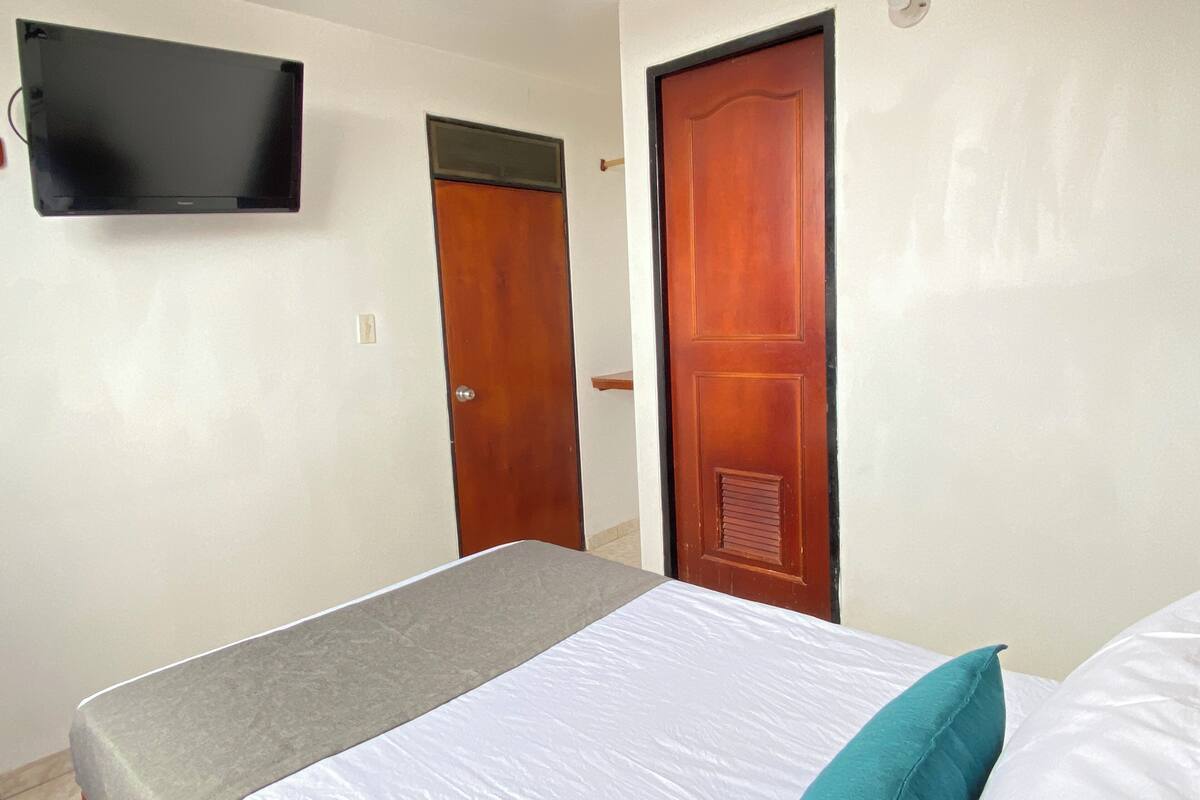 Economy Double Room | 1 bedroom, desk, free WiFi