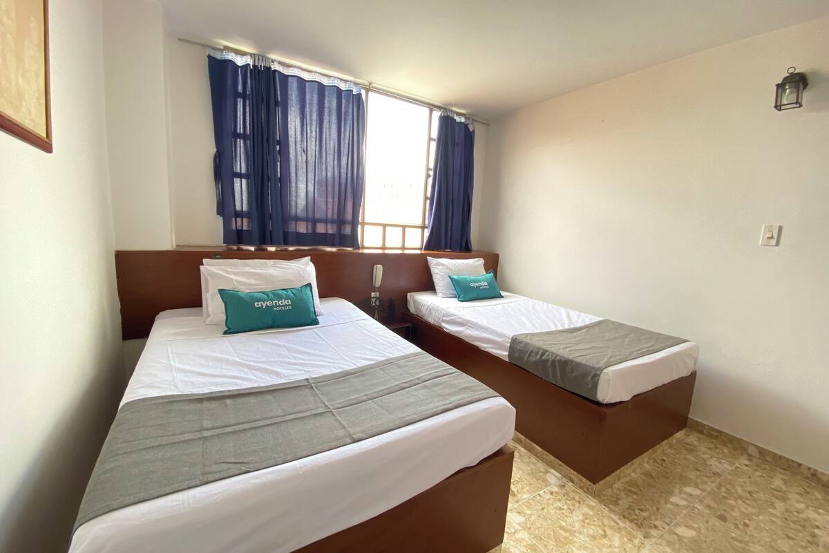 quadruple room | desk, free wifi