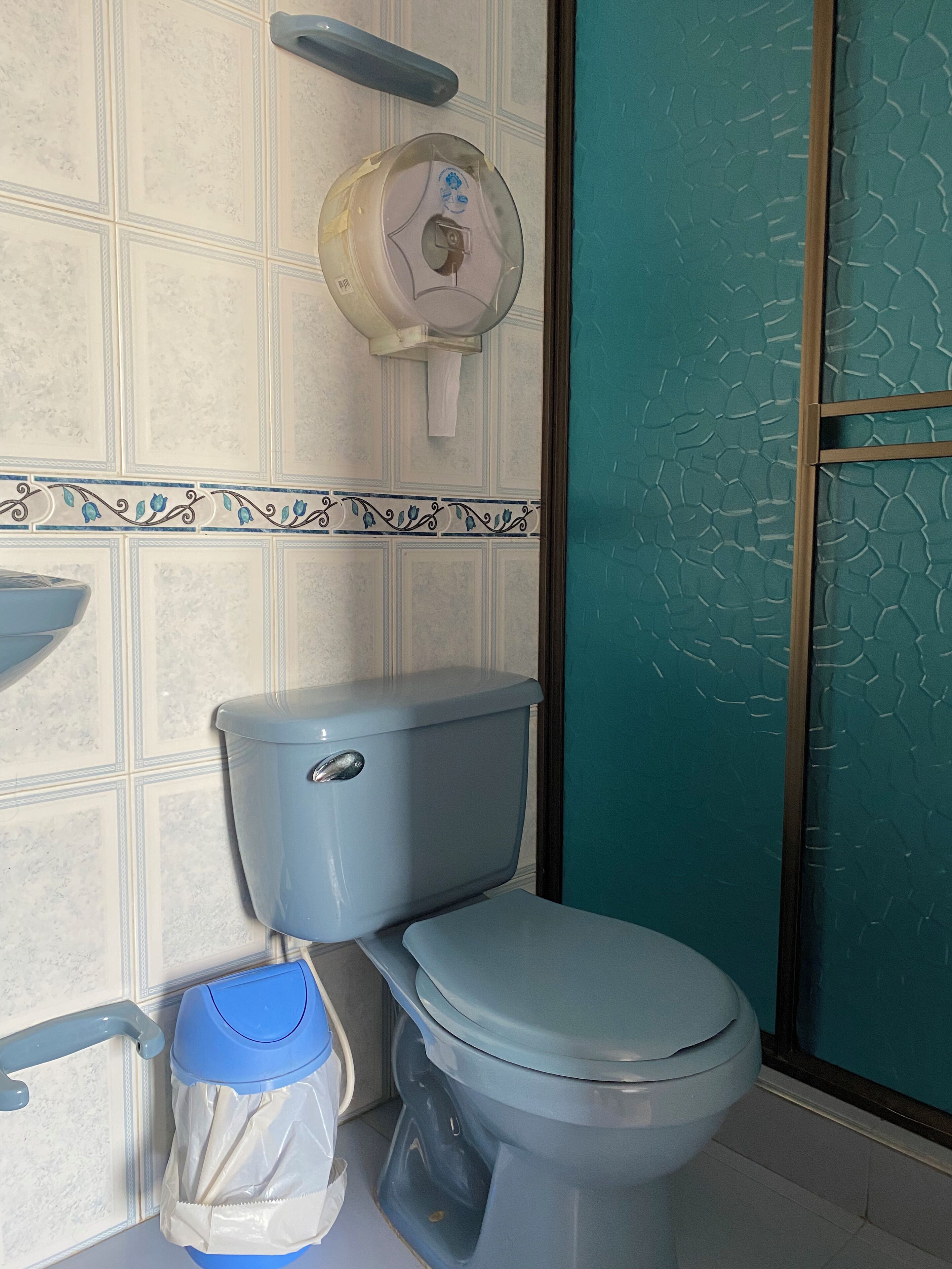 economy double room | bathroom