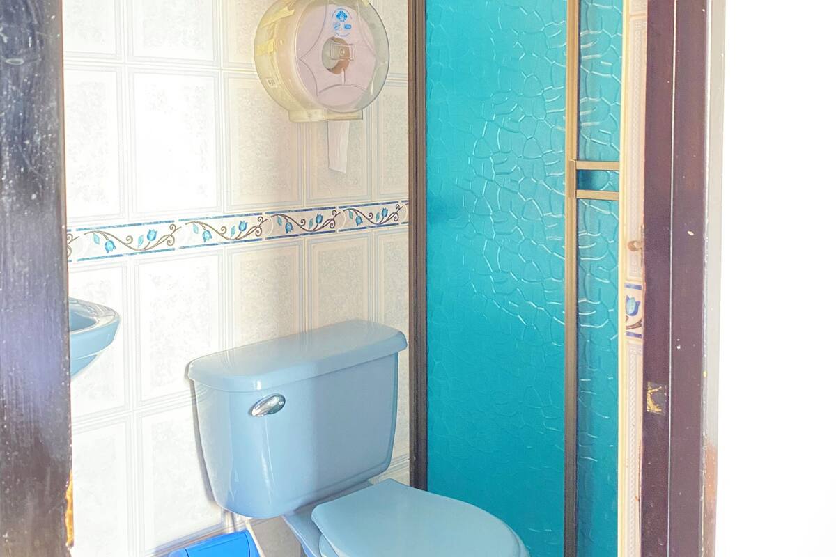 economy double room | bathroom