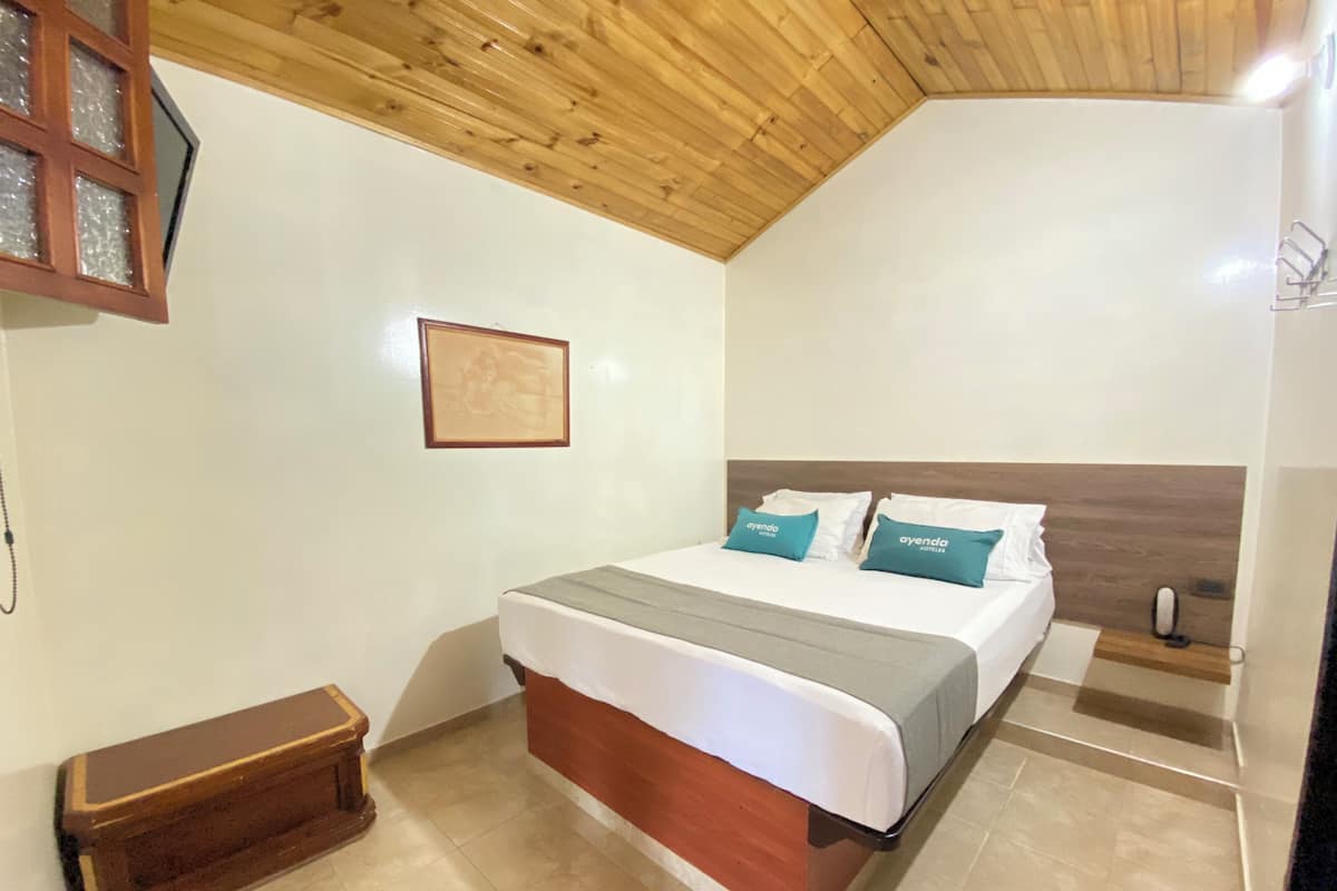 Superior Double Room | 1 bedroom, desk, free WiFi
