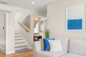 Smart TV, offices - 4 bedroom Condo sleeps 10, Private Hot Tub, Lanai, Golf Course Sunset View (Kahuku)