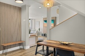 Dining - 4 bedroom Condo sleeps 10, Private Hot Tub, Lanai, Golf Course Sunset View (Kahuku)