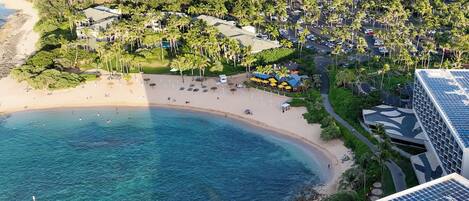 Beach nearby, sun-loungers, beach towels