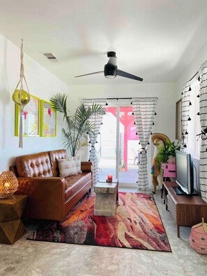 Smart-TV, Kamin, Stereoanlage