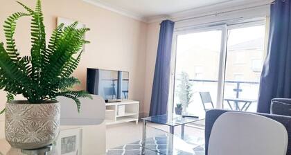 Wimbledon Apartment Is a Fantastic 1 Bedroom Apartment in the centre of Wimbledon with free parking!
