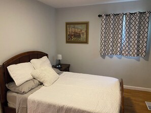 2 chambres, fer et planche à repasser, Wi-Fi, draps fournis