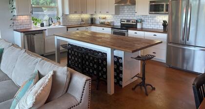 Waterfront Retreat -- plenty of privacy