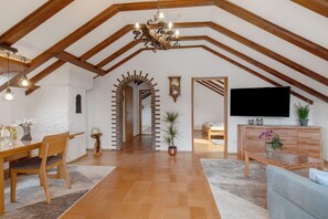 1 bedroom, free WiFi, bed sheets - Apartment "Fernsicht" with Mountain View, Balcony & Wi-Fi (Zwiefalten)