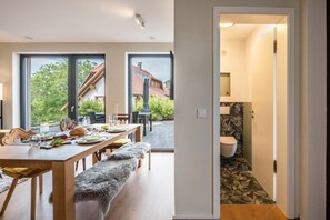 Dining - Vacation Home "Gold Haus" with Private Terrace & Wi-Fi (Weilheim)