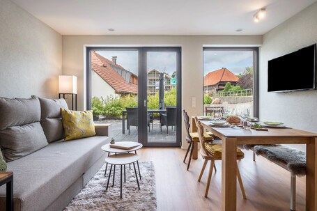 TV. Vacation Home "Gold Haus" with Private Terrace & Wi-Fi