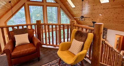 Golden Grove On the River! Amazing home above the Smith River.