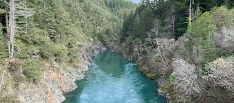 Golden Grove On the River! Amazing home above the Smith River.