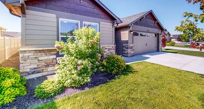 Foxglove Place | House in Nampa with a large yard, hot tub, & firepit