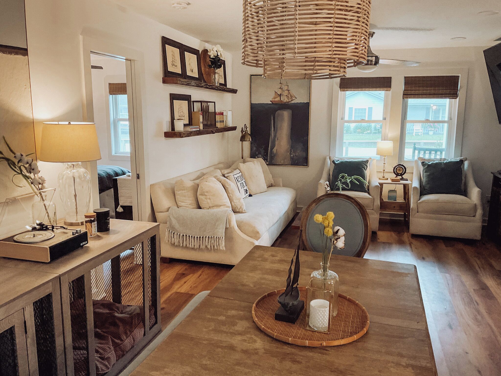 Dog Friendly Fenced Cottage Minutes from the Water!