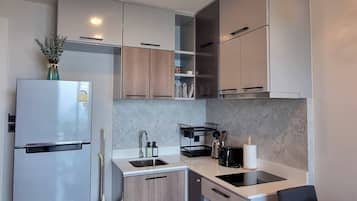 Fridge, microwave, stovetop, dishwasher