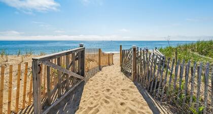 Salisbury Beach Retreat | Direct Beach Access