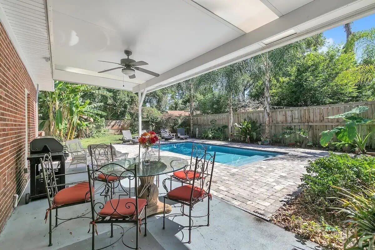 Pool House just off the St John's River!