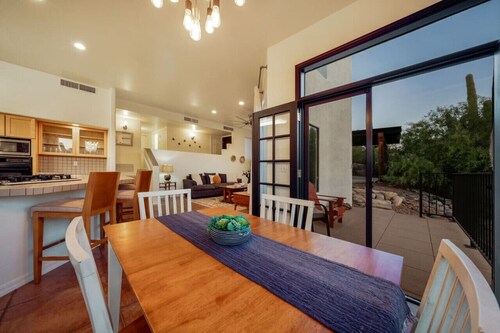 Cat Foothills+Mountain Views / 3 BR 2 BA / Garage