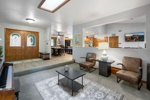 Interior - *Large Groups*Sleeps 20*Must See (Flagstaff)
