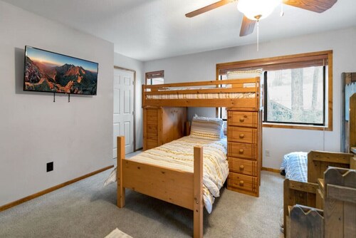 *Large Groups*Sleeps 20*Must See