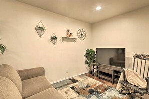 智能电视、壁炉、电子游戏、桌上足球