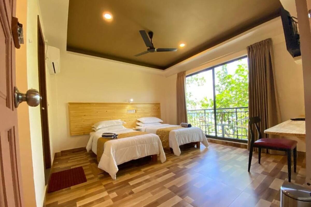 Deluxe-Zweibettzimmer, Balkon, Meerblick | Zimmersafe, Verdunkelungsvorhänge, kostenloses WLAN, Bettwäsche