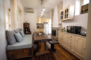 Interior - Wonderful Neoclassical with Acropolis view , free parking, fireplace & terrace! (Athina)