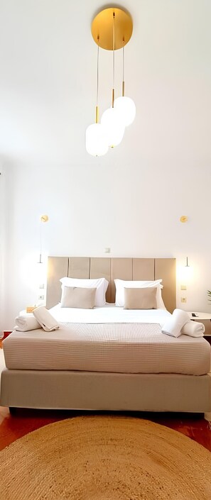 4 bedrooms, desk, iron/ironing board, travel crib