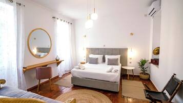 4 bedrooms, desk, iron/ironing board, travel crib