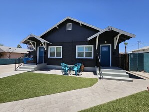 Exterior - Phoenix Triplex all to your Self (Phoenix)