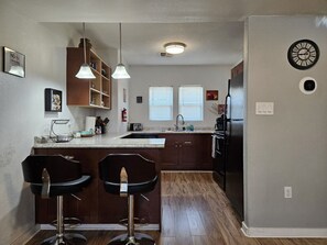 Fridge, microwave, oven, stovetop - Phoenix Triplex all to your Self (Phoenix)