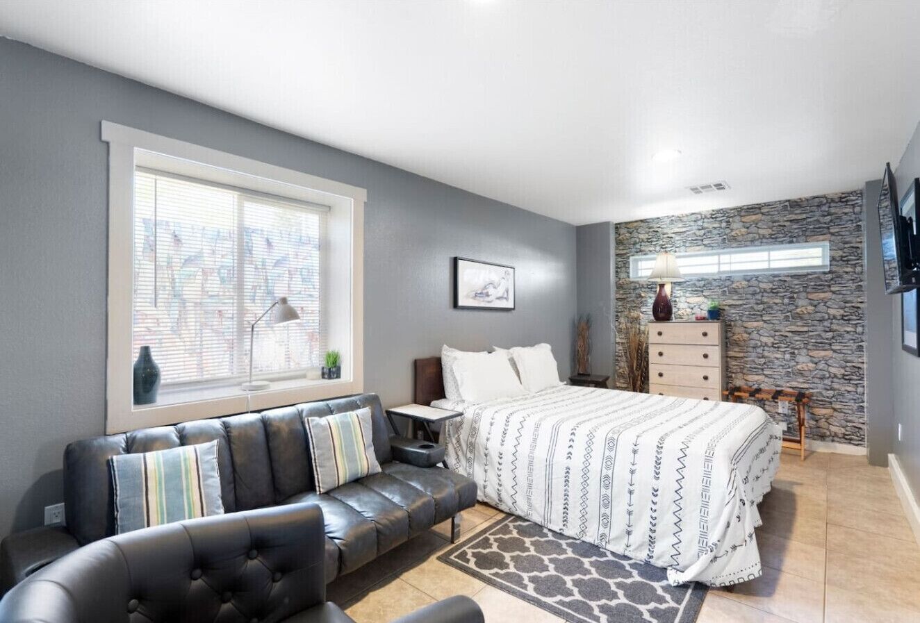 3 bedrooms, desk, iron/ironing board, WiFi