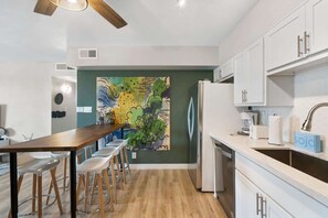 Private kitchen - Chic Scottsdale Apt 2 |FashionSquare|OldTown|4Plex (Scottsdale)