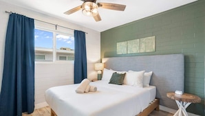 2 bedrooms, iron/ironing board, WiFi - Chic Scottsdale Apt 2 |FashionSquare|OldTown|4Plex (Scottsdale)