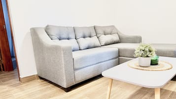 Cabaña básica, 2 habitaciones | Área de sala de estar