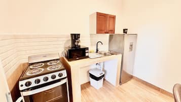 Cabaña básica, 2 habitaciones | Cocina privada | Refrigerador, microondas, horno y lavavajillas