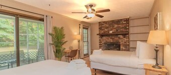 Family-Friendly Near Ft Moore! The Crimson Ranch