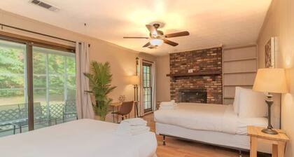 Family-Friendly Near Ft Moore! The Crimson Ranch