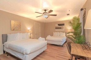 4 camere, una scrivania, ferro/asse da stiro, Wi-Fi