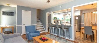 Large Yard with Treehouse! Tri-Level Retreat