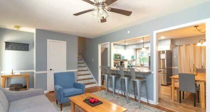 Large Yard with Treehouse! Tri-Level Retreat