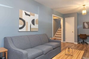 TV, offices - Large Yard with Treehouse! Tri-Level Retreat (Columbus)